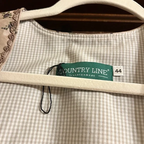 New with tags dirndl for Oktoberfest - Picture 4 of 4